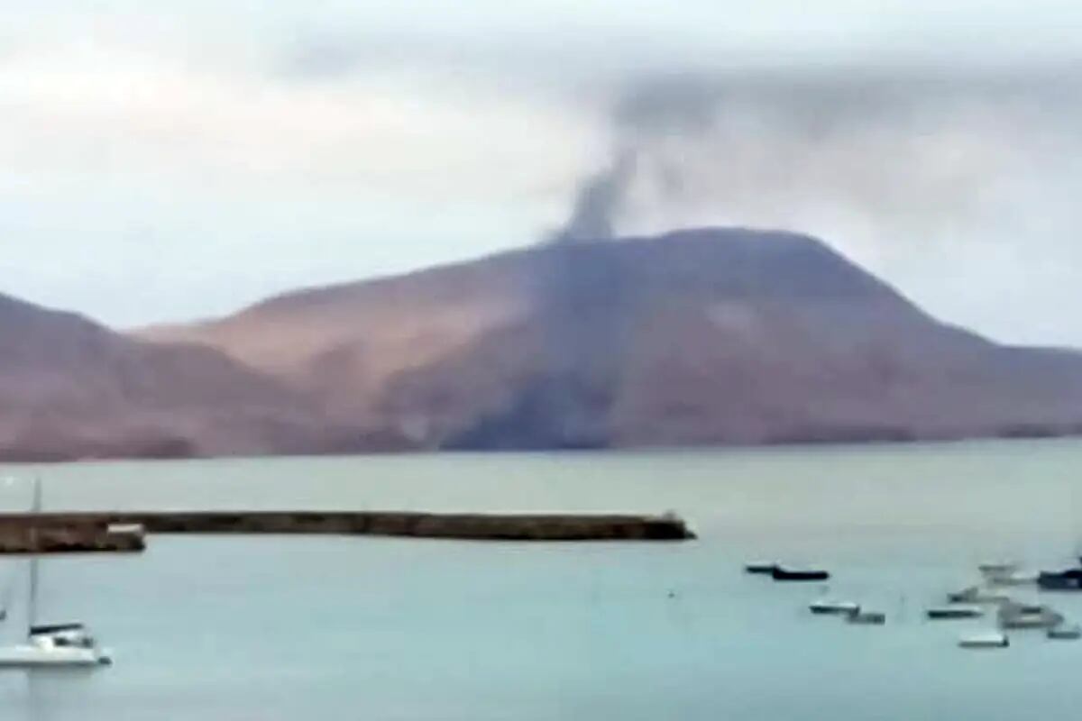 Ciudadanos de Lima reportaron una fuerte explosión en la Isla San Lorenzo, Callao. (Foto: Twitter @franco626)
