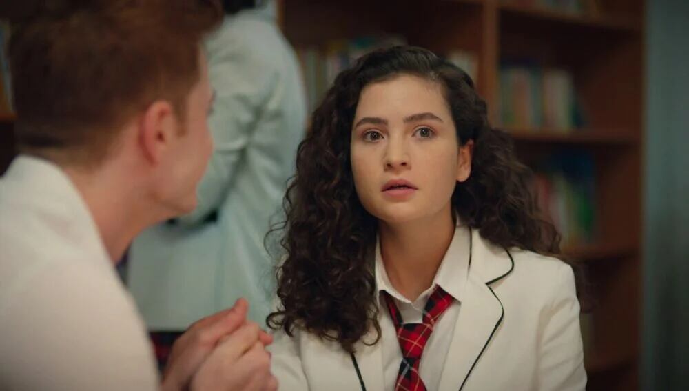 Berk y Aybike casi son descubiertos en la telenovela "Hermanos" (Foto: NG Medya)