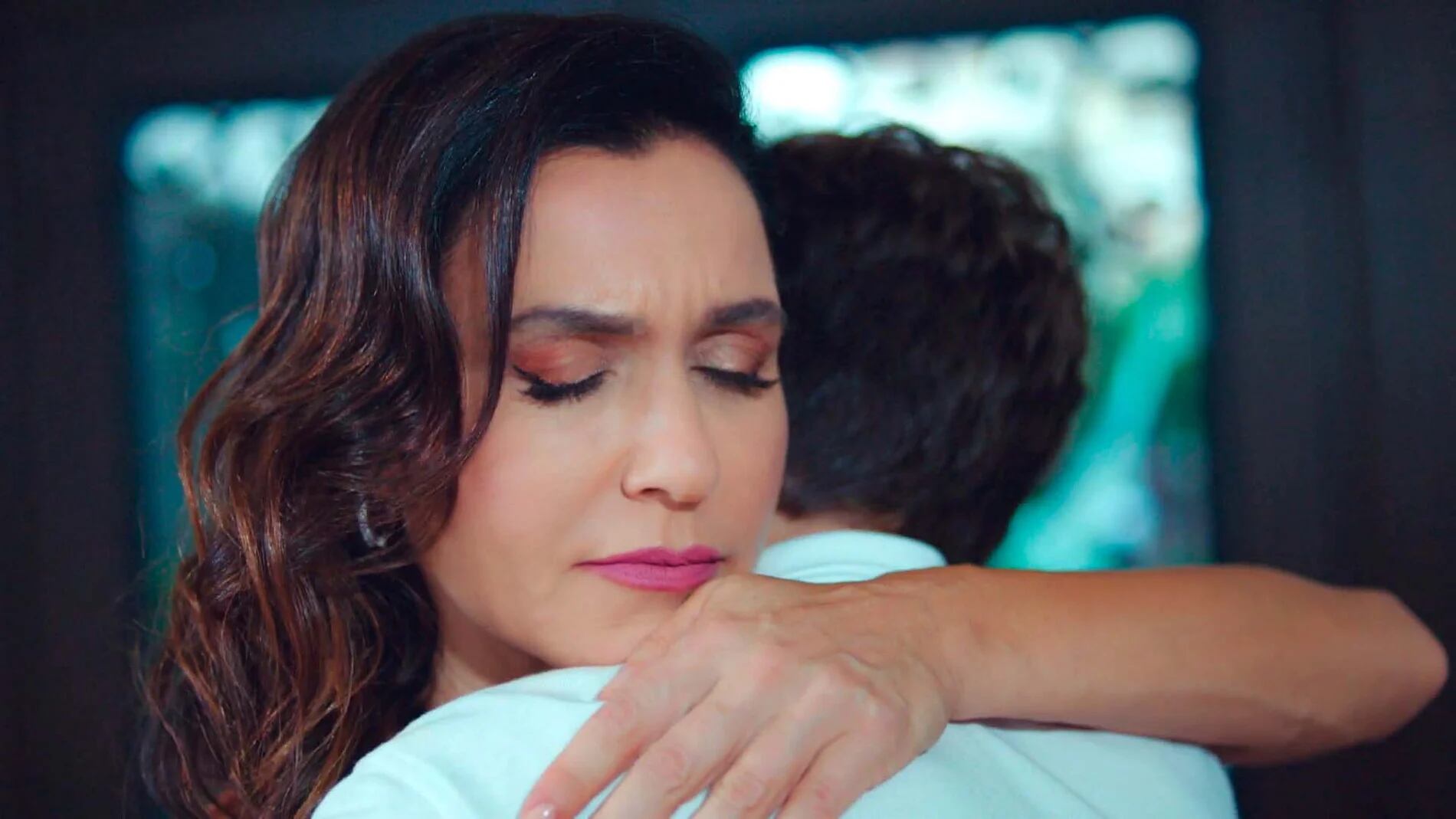 Ender se despide de su hijo porque fue expulsada de la mansión de Halit (Foto: Med Yapim)