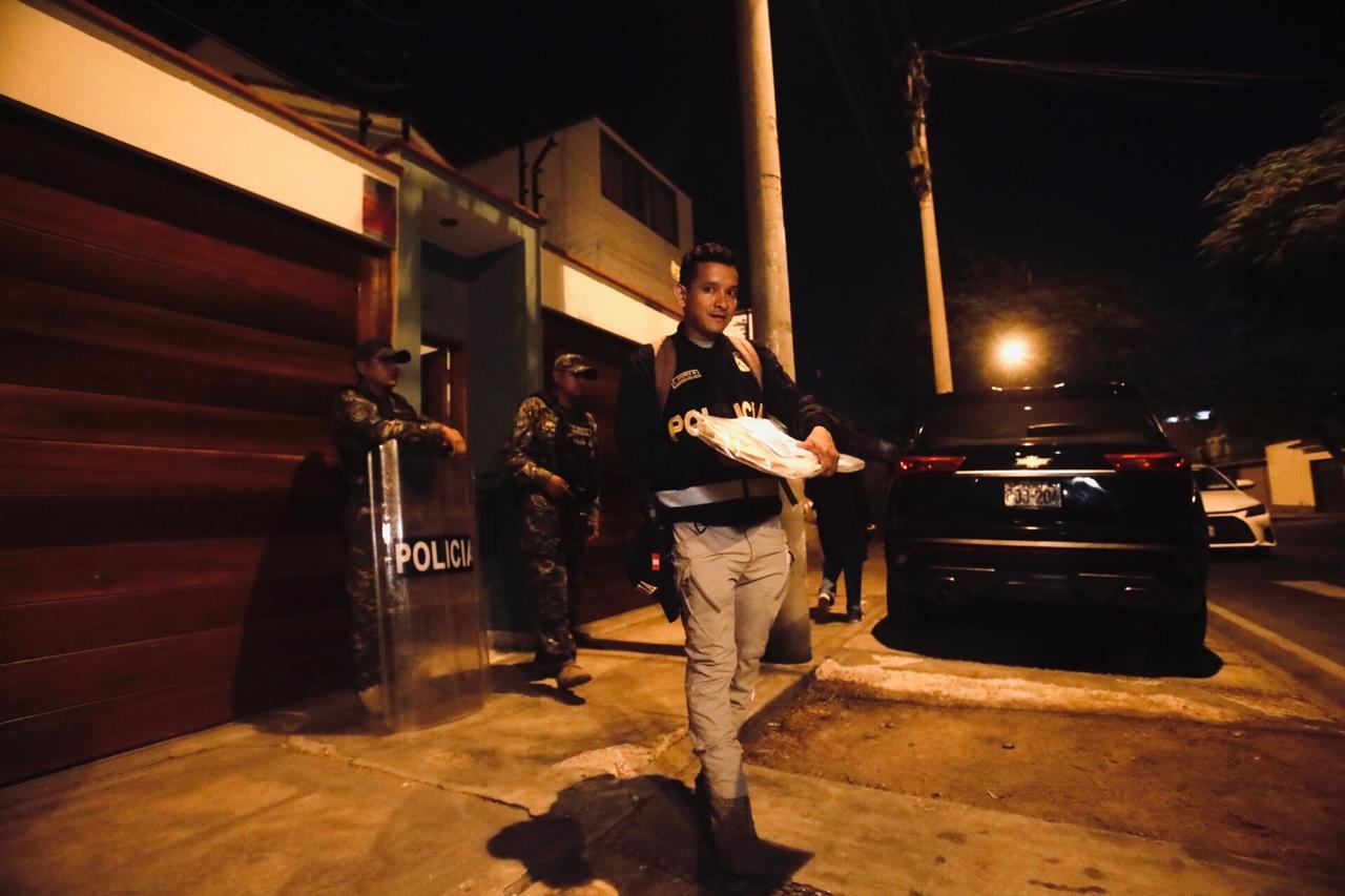 Policía y fiscalía allanan vivienda de alcalde de La Victoria, Rubén Cano, en La Molina, por caso 'Los Pulpos de La Victoria'. (Foto: César Grados / @photo.gec)