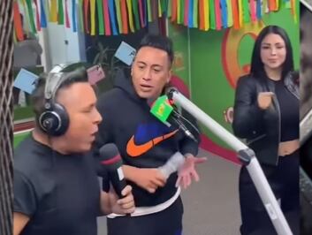 Christian Cueva canta con Pamela Franco