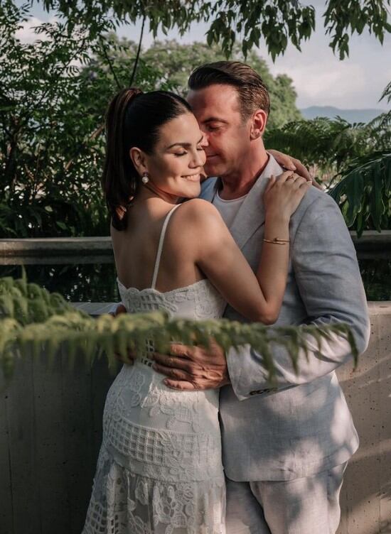 Karina Banda junto a Carlos Ponce (Foto: Karina Banda/Instagram)