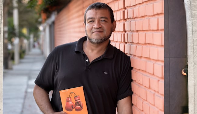 Poeta 'trajo al mundo' su segunda obra