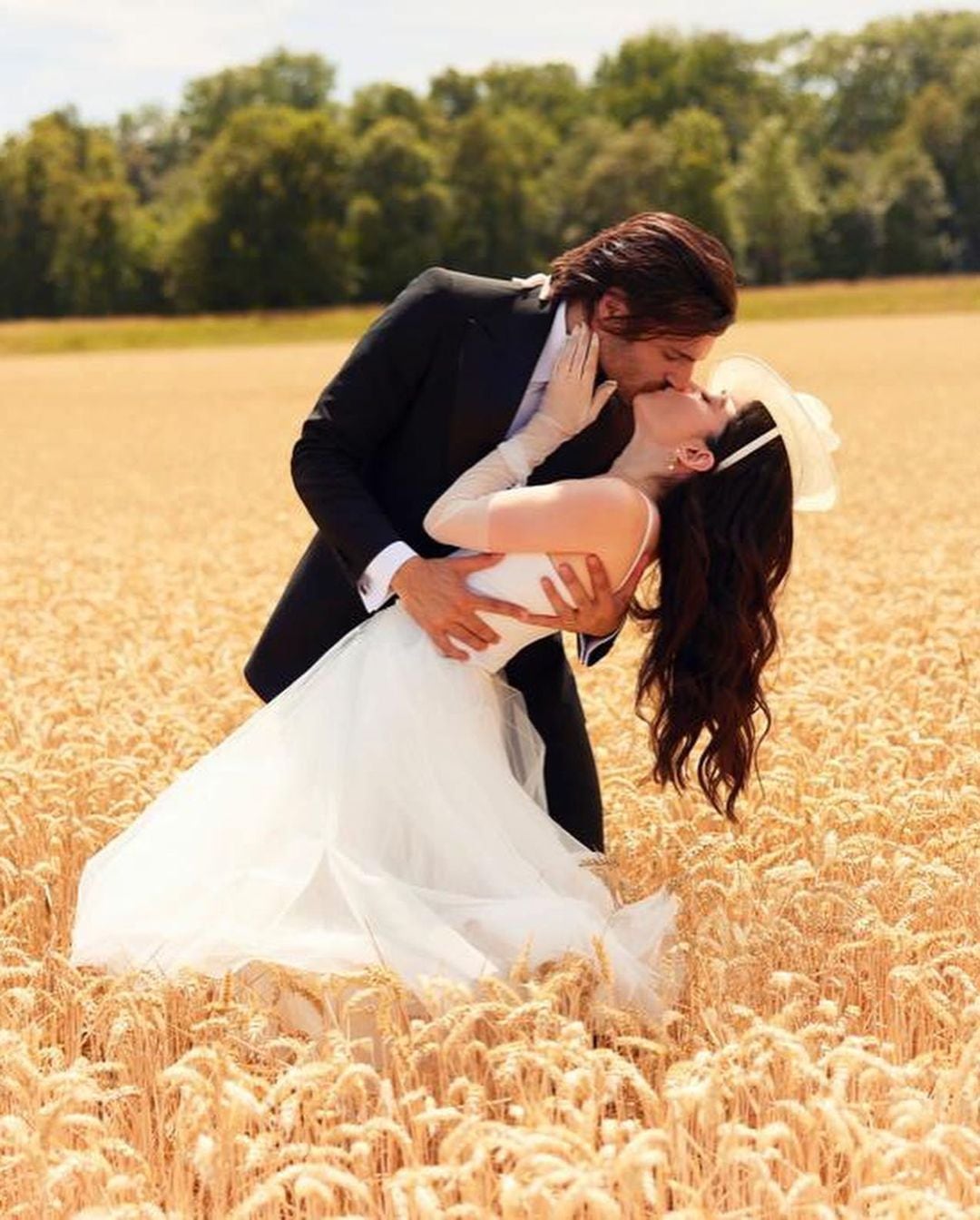 Özge Gürel y Serkan Çayoğlu en su sesión de fotos (Foto: Özge Gürel y Serkan Çayoğlu/Instagram)