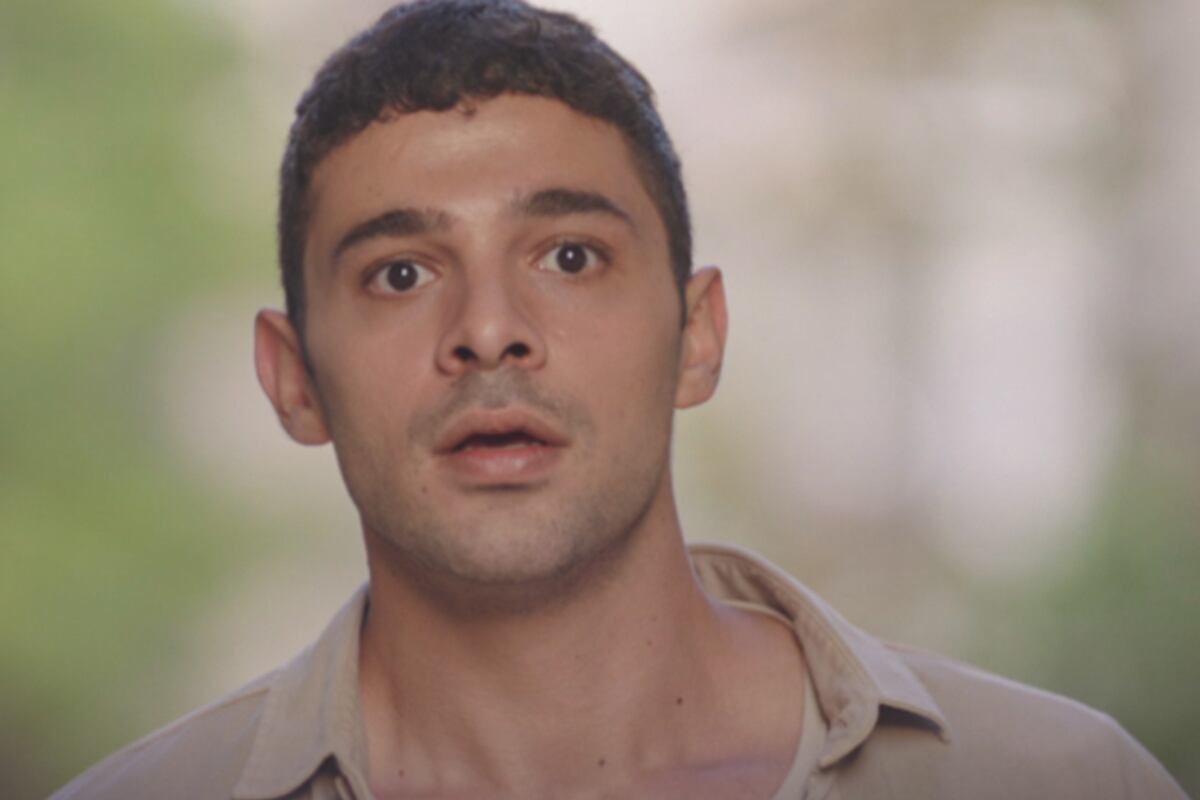 Halit Özgür Sari interpretando a un sorprendido Kadir (Foto: NGM Media)