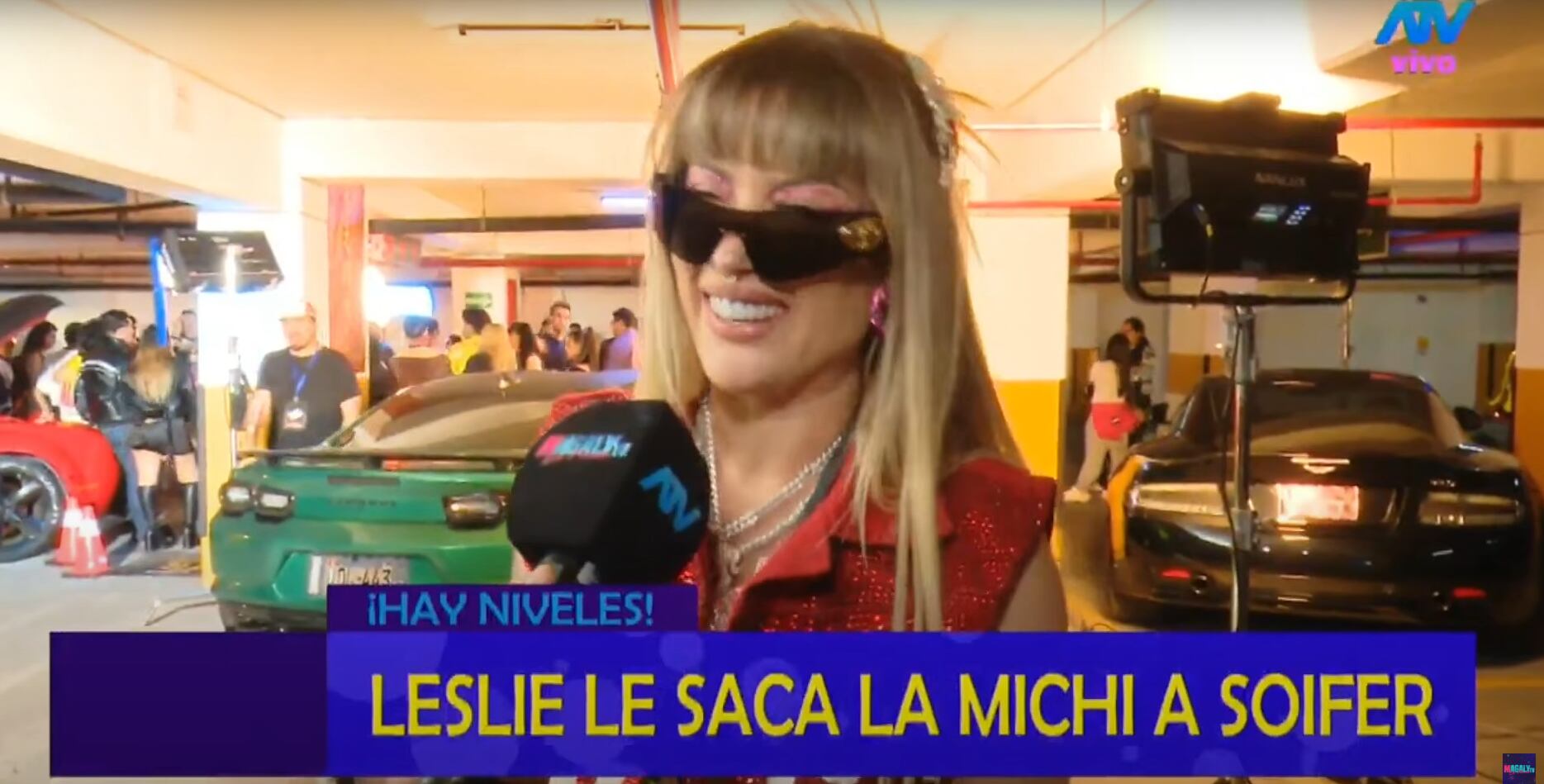 Cantante lanza su 'chiquita' a Michelle Soifer tras estreno de su canción. (Foto: Magaly ATV)