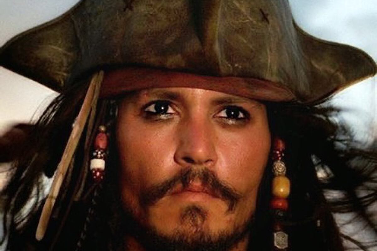 Johnny Depp como Jack Sparrow (Foto: Instagram pirates_of_the_caribbean_fans)