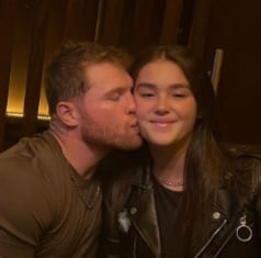 Saúl Canelo Álvarez junto a su pequeña Emily (Foto: Emily Cinnamon / Instagram)