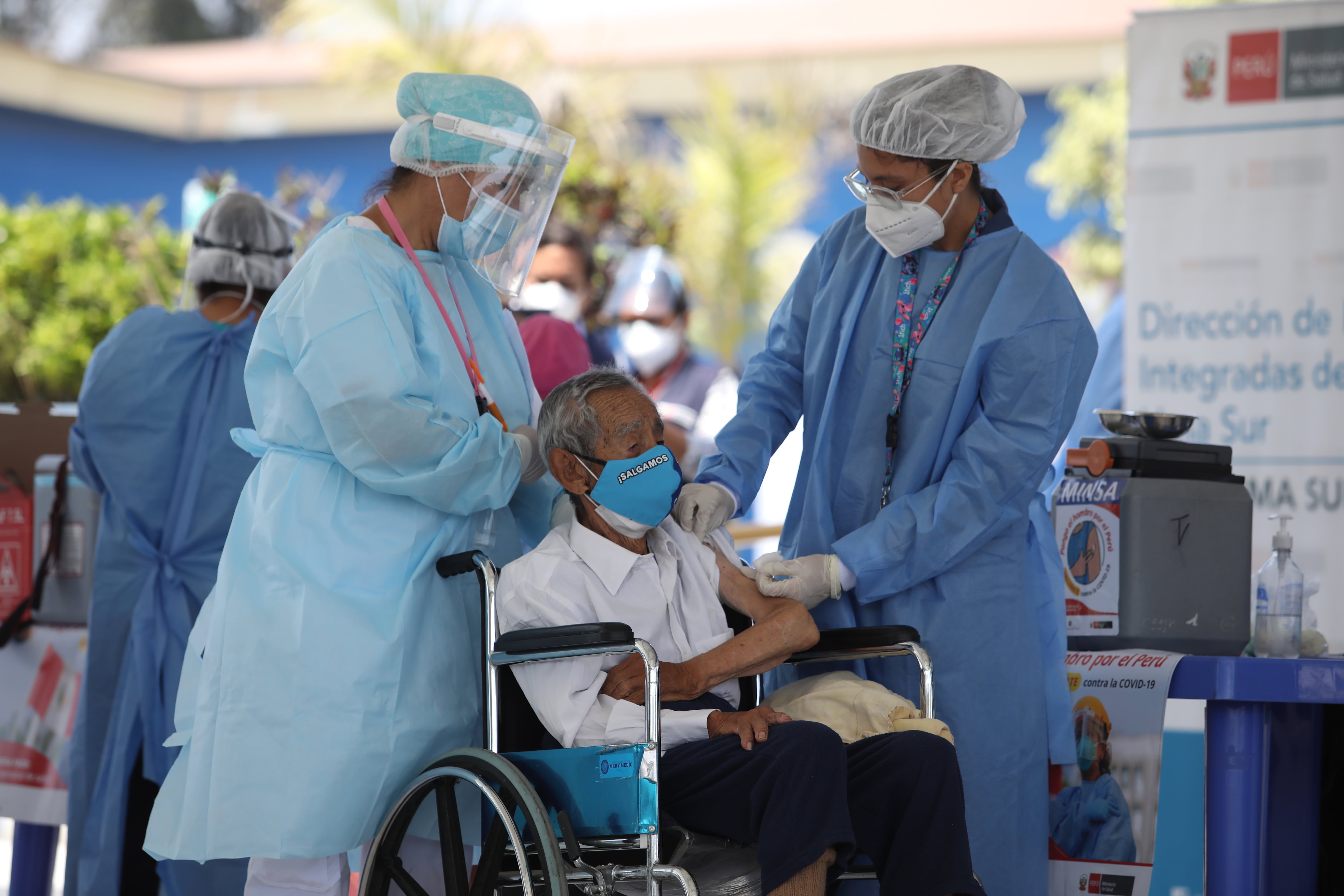 Las personas mayores de 65 años fueron las primeras en ser inmunizadas contra el coronavirus (Foto: GEC)