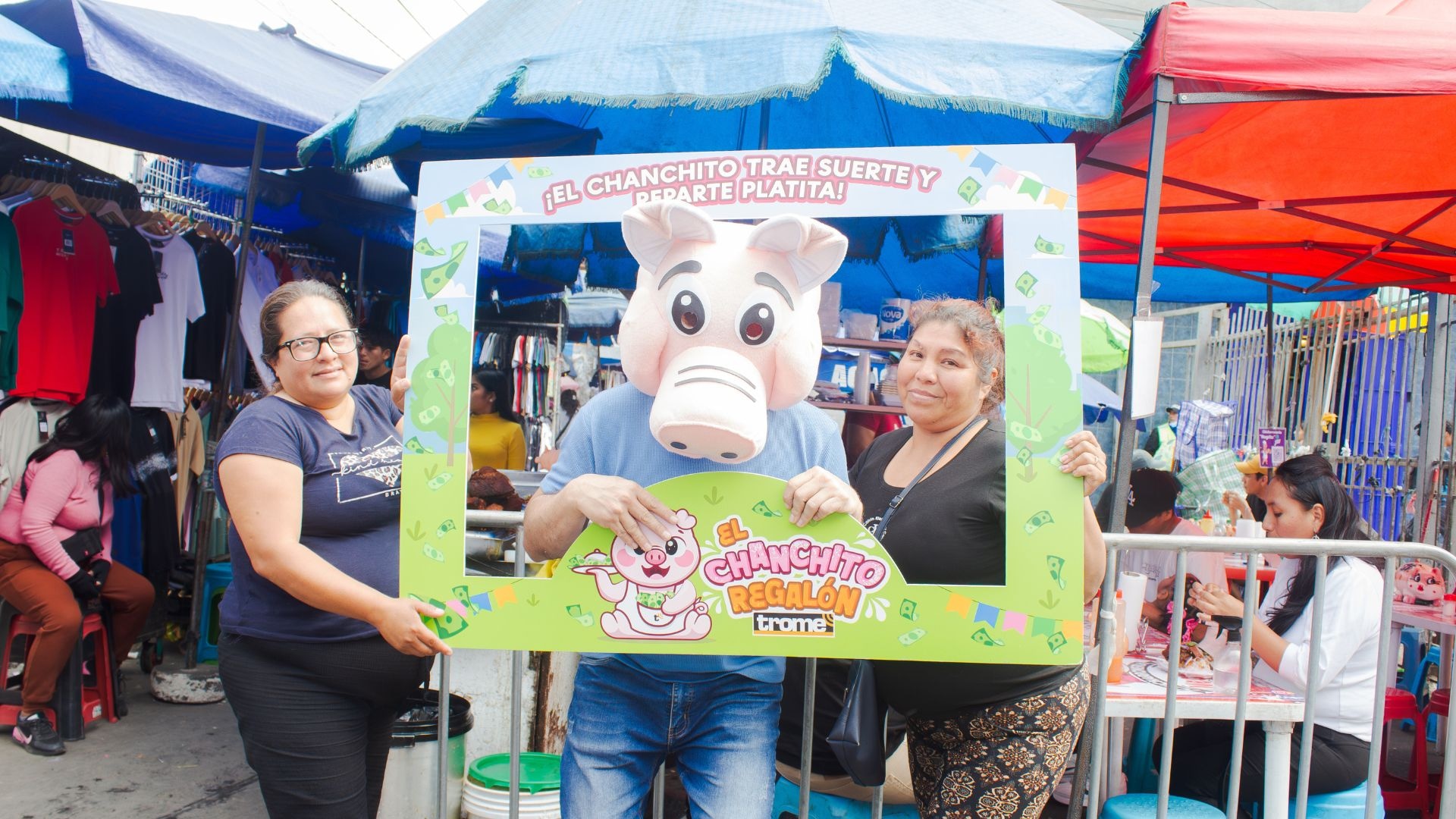Comerciantes y clientes en Gamarra se apuntaron a promo del diario 'Papá'