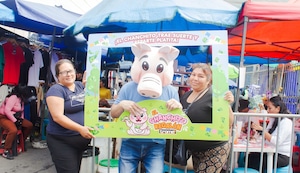 ¡Gamarra se contagia con la fiebre del ‘Chanchito Regalón’ de Trome!
