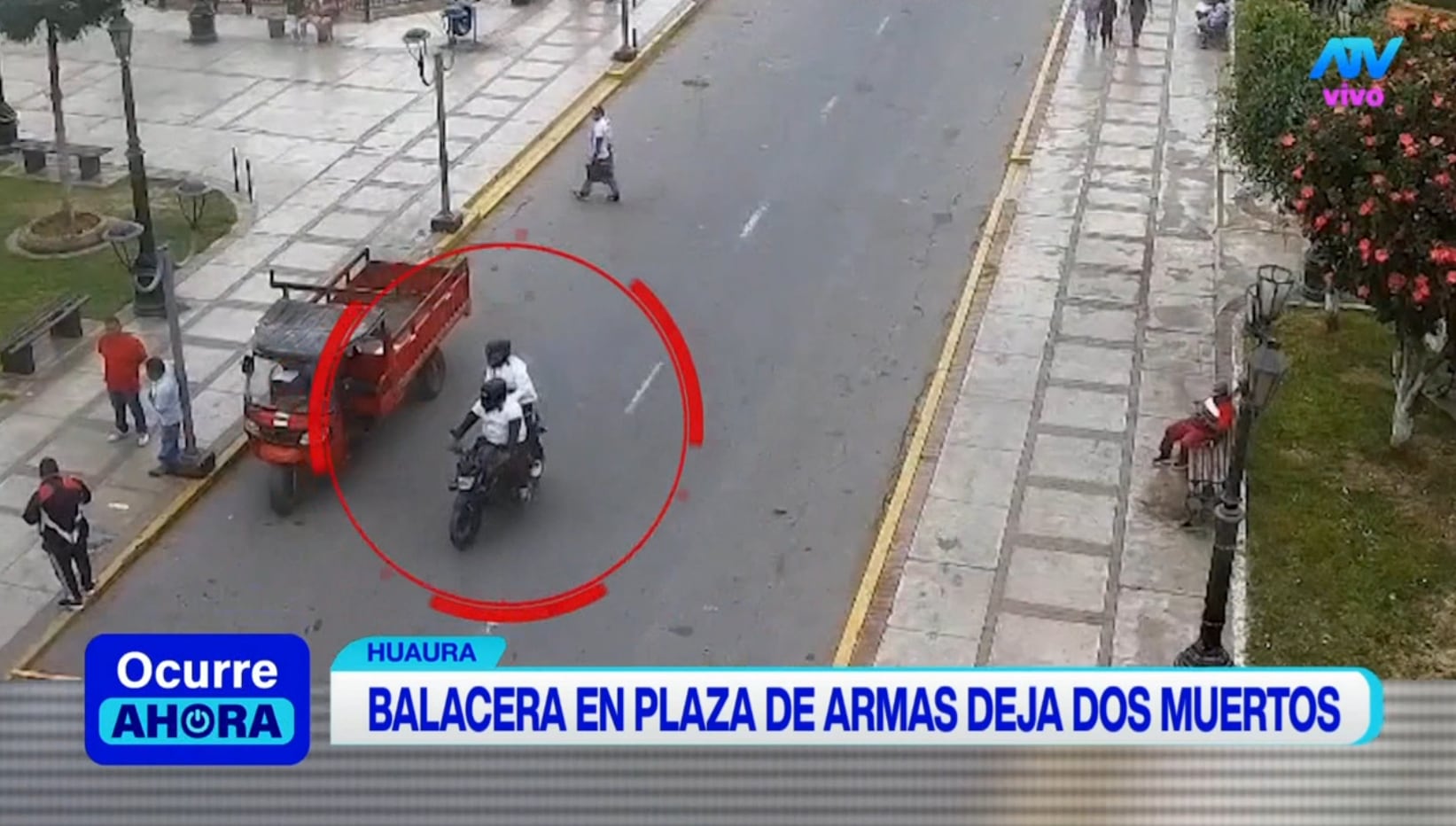 Sujetos en moto lineal balean y matan a dos dirigentes de construcción civil en plena Plaza de Huaura.