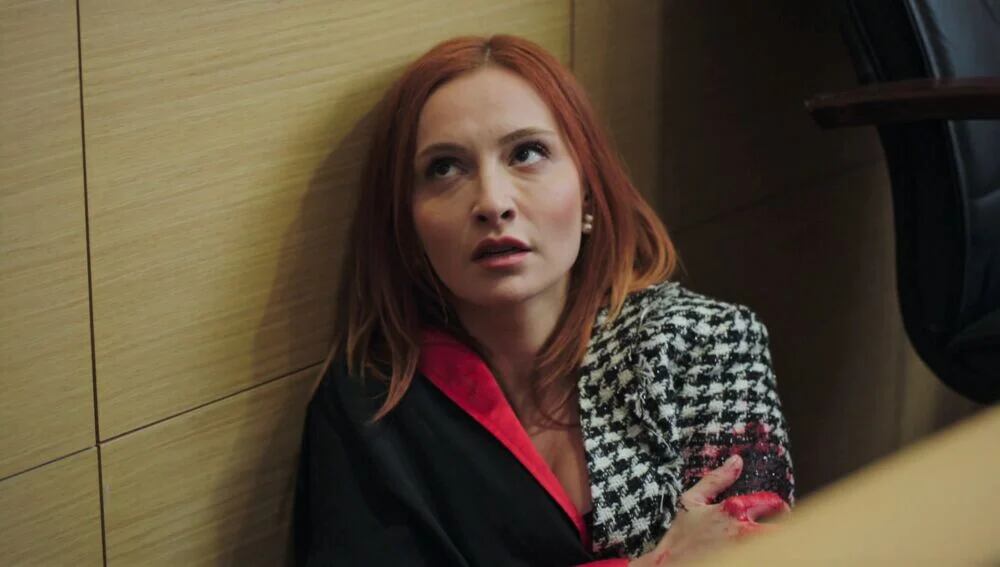 Neva recibe un disparo en la telenovela turca "Secretos de familia" (Foto: Ay Yapım)