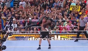 Brock Lesnar derrotó a Omos con su F5 en WrestleMania 2023