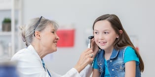 Cuida la salud auditiva de tus hijos. Foto: Istock.