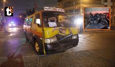 ¡Chofer embiste a extorsionadores que intentaron incendiar su combi en SMP! Uno es capturado y otro logra huir