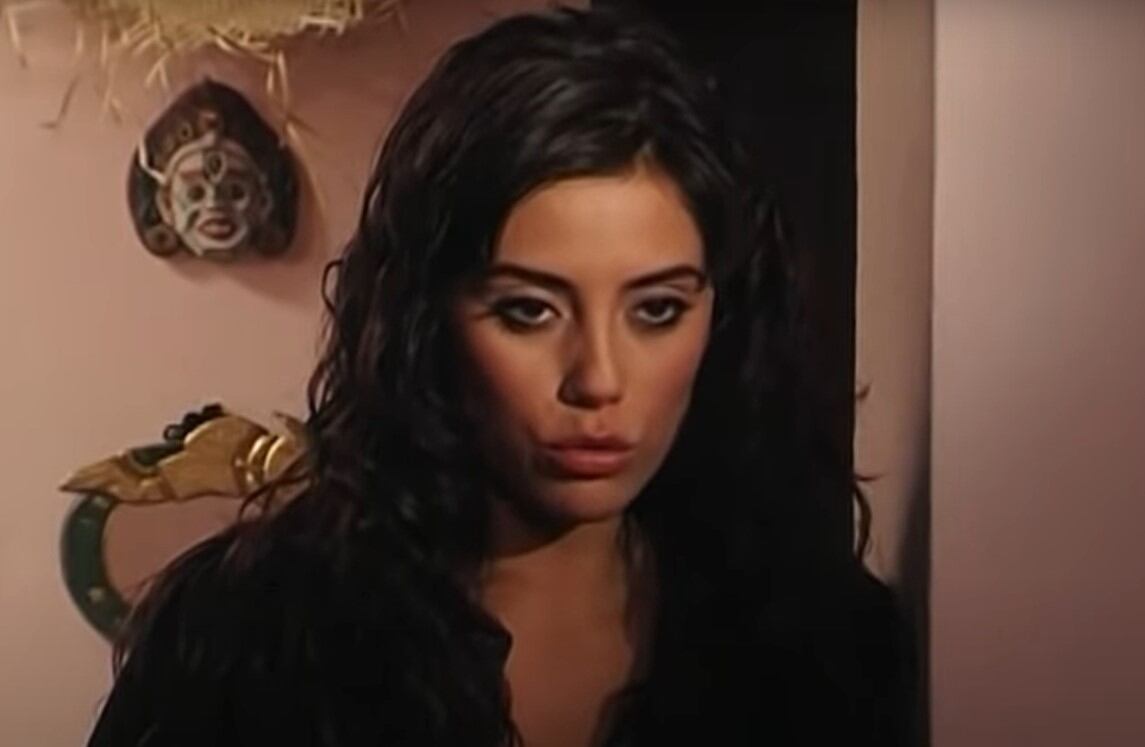 Cansu Dere en "Alacakaranlik" (Foto: Paranoya Film)
