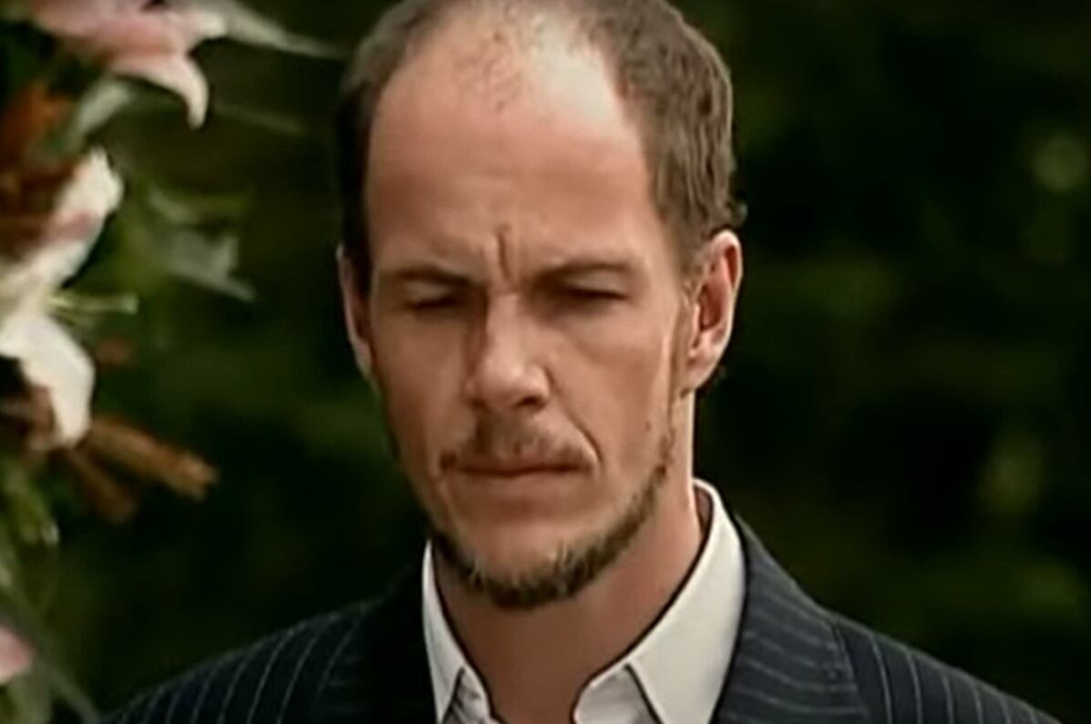Álvaro García Trujillo en su papel de Dr. Linares en "Pasión de gavilanes" (Foto: Telemundo)