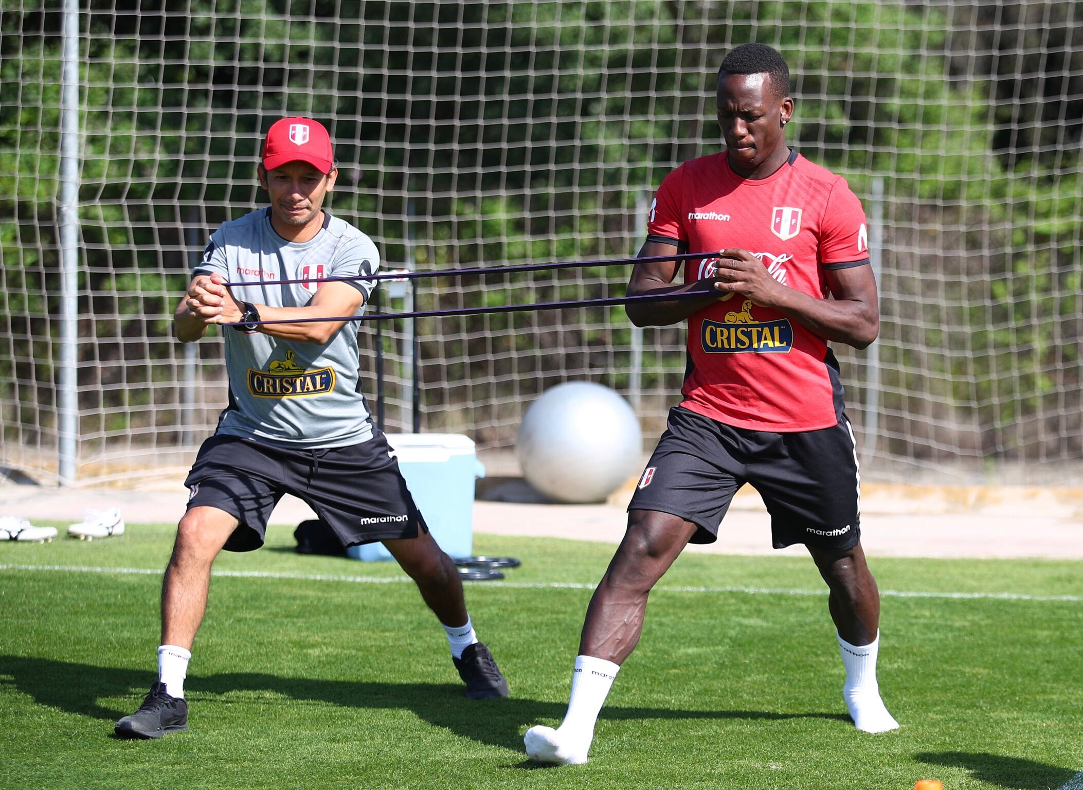 Luis Advíncula trabaja para estar este 13 de junio en Doha (Foto: @SeleccionPeru)