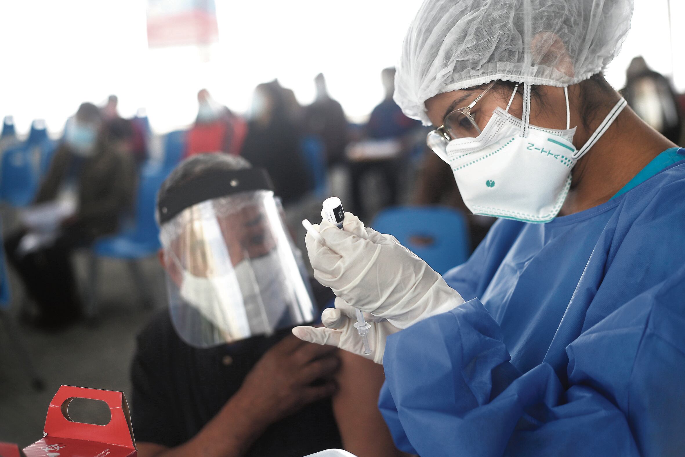De acuerdo con el Minsa, el próximo sábado 19 de junio se comenzará a vacunar contra el COVID-19 a las personas que padecen de cáncer y de VIH en Lima y Callao (Foto: GEC)