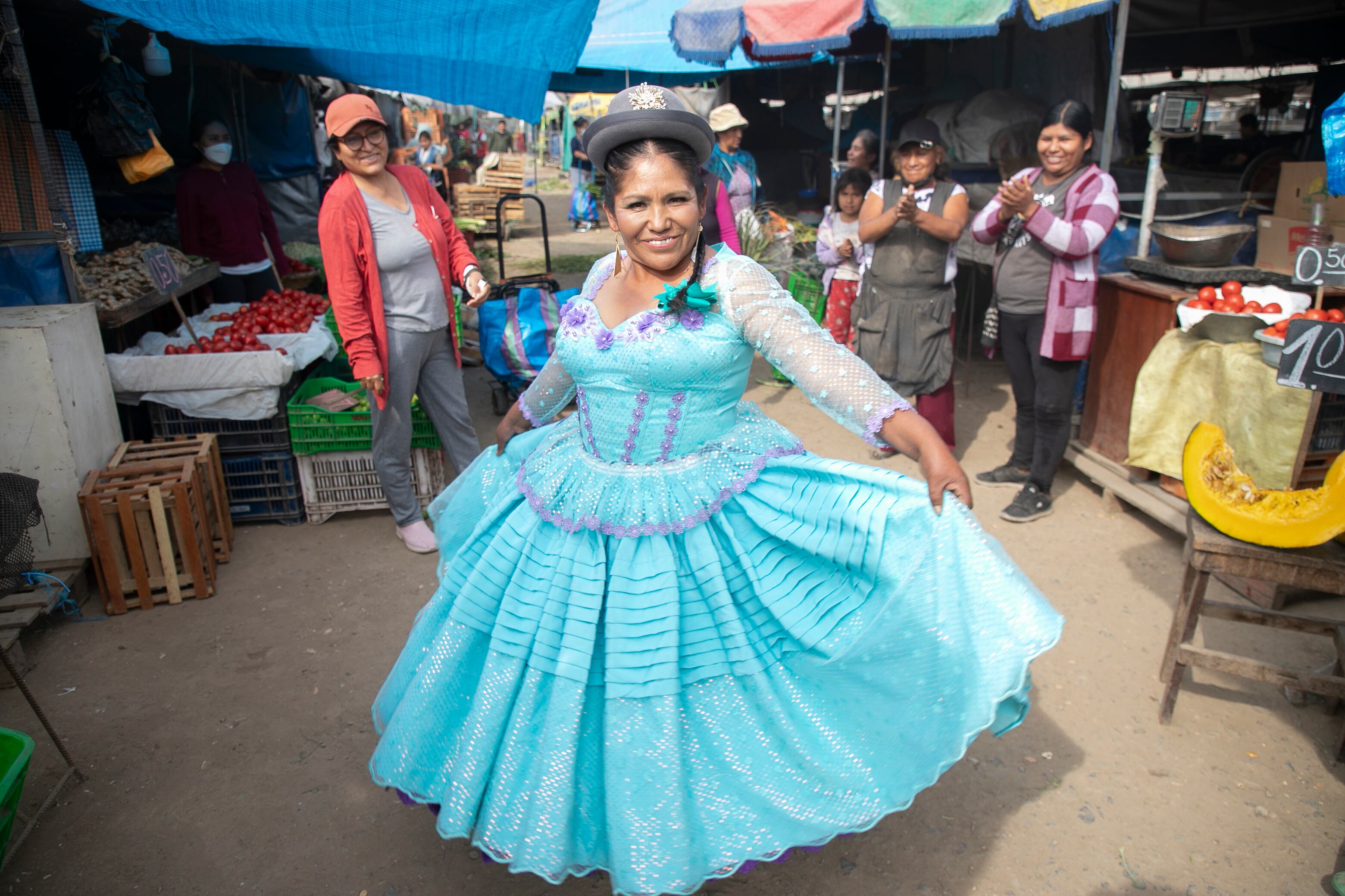 Asegura que le hubiera gustado ser artista pero tuvo que dedicarse al comercio de cebollas para generar dinero. Foto: Eduardo Cavero.