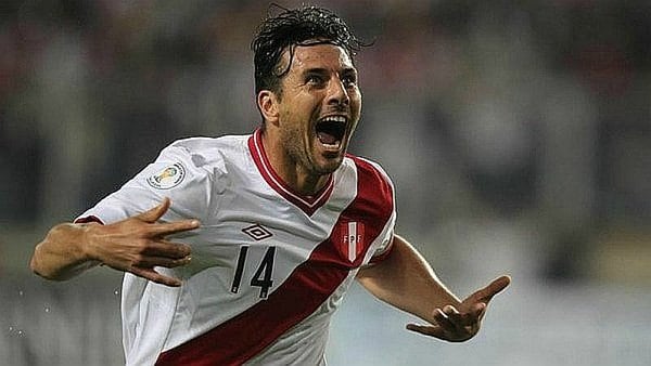 Claudio Pizarro viene realizando "curiosas" publicación tras conocerse que Paolo Guerrero no estará presente en el Mundial Rusia 2018.