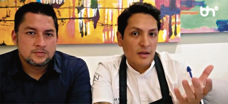 Documentalista José Vasquez y el chef Andrés Orellana.