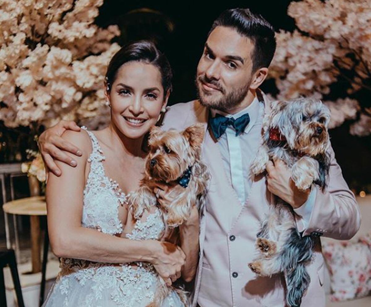 Carmen Villalobos se casó con el actor Sebastián Caicedo tras 10 años de relación. (Foto: Instagram)