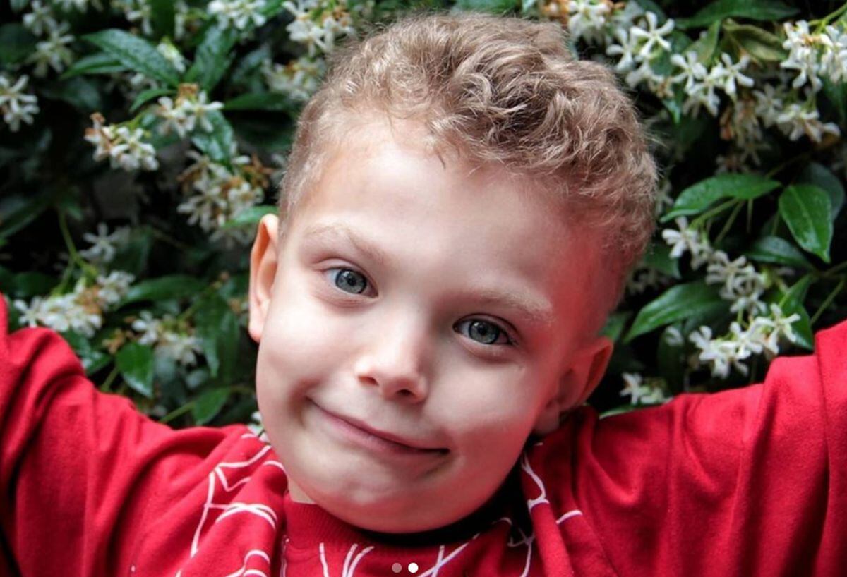 El actor infantil Emre Mete Sönmez se pone bajo la piel de Ömer Celik, en "Sueños Robados" (emremetesonmez/ Instagram)