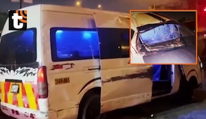 ¡Finjieron ser pasajeros! Delincuentes roban combi a balazos y chocan en Vía de Evitamiento tras feroz persecución policial