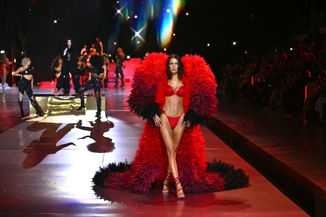 Bella Hadid en Victoria’s Secret Fashion Show 2024 (Photo by ANGELA WEISS / AFP)