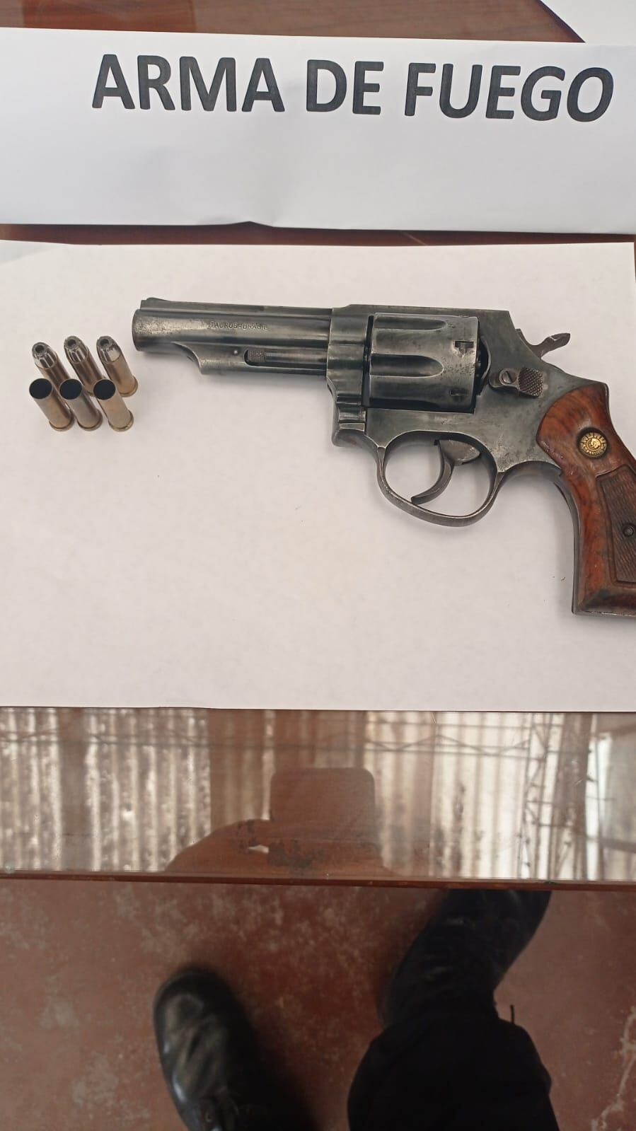 El vigilante particular Youssef Julio Hinojosa Barzola (38) arremetió a balazos a su expareja, a quien hirió de gravedad de dos balazos en el abdomen, en Villa María del Triunfo. (foto: TROME)