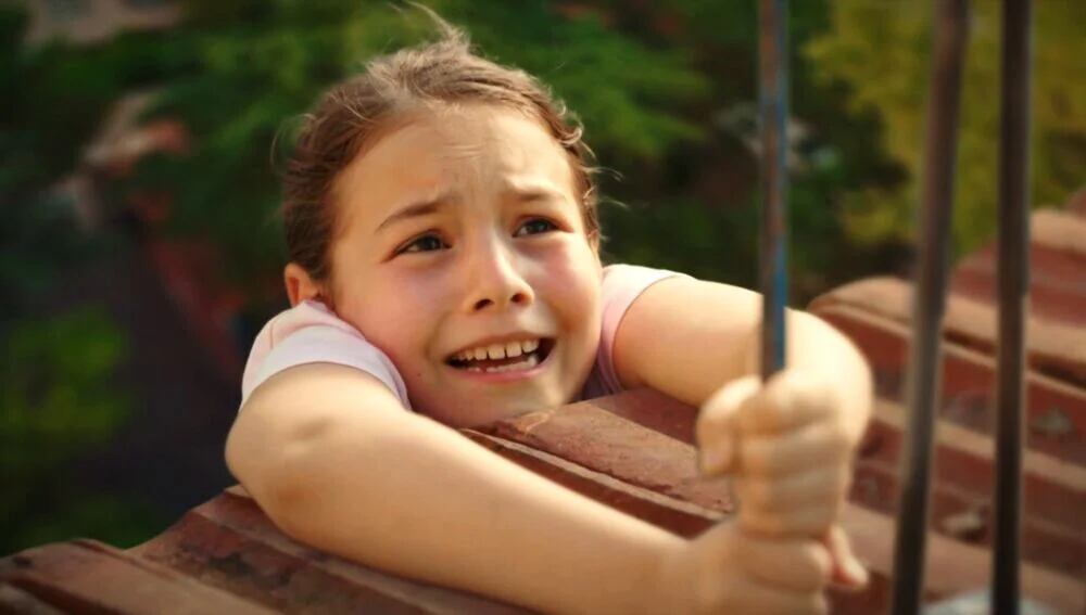 Emel corre peligro en "Hermanos" (Foto: NG Medya)