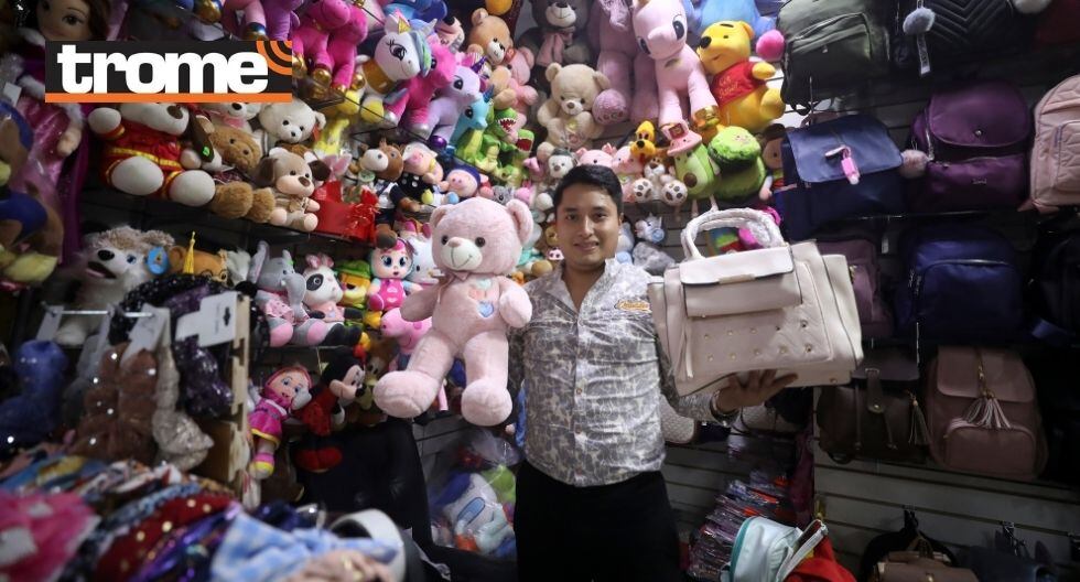 Hermanos forman grupo musical, pero por la pandemia ahora se dedican a hacer taxi y vender lana, carteras y peluches. (Foto: Trome)