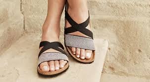 Sandalias cómodas por su bajo taco.