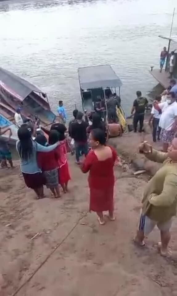 Buzos de la Marina de Guerra buscan en el río Huallaga a diez personas que están reportadas como desaparecidas tras la colisión entre dos embarcaciones.