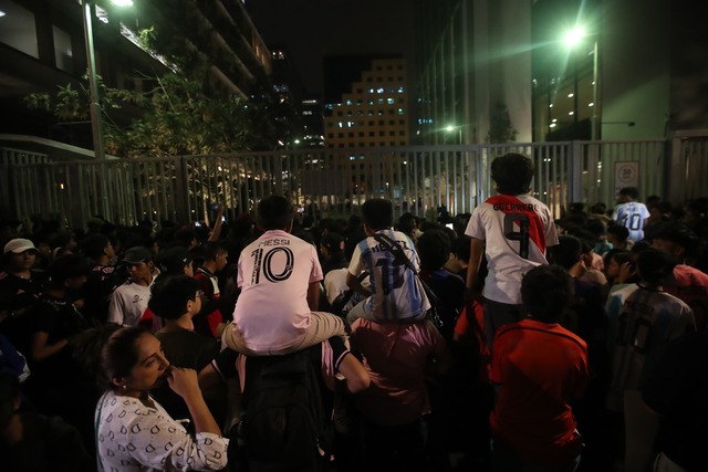 Grandes y niños reunidos por Lionel Messi (Fotos: Antonio Melgarejo/ @photo.gec)