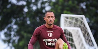 Gianluca Lapadula con la indumentaria de las prácticas de Universitario. (Universitario)