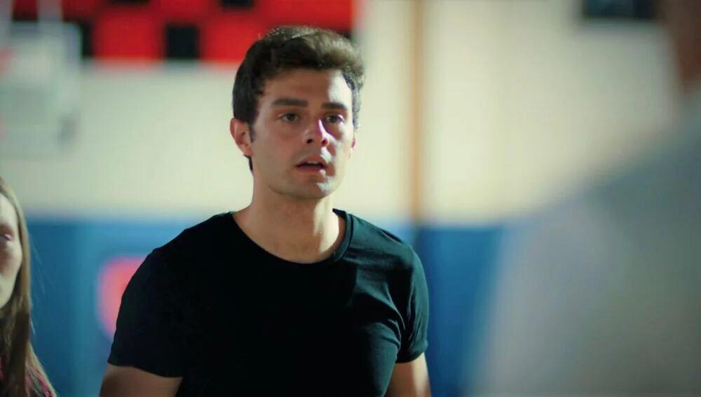 Ömer defiende a su tío en la telenovela turca "Hermanos" (Foto: NG Medya)