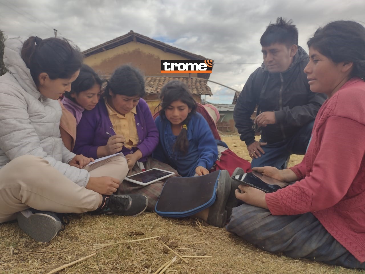 Buscan recolectar 500 tablets para combatir el analfabetismo en el país.