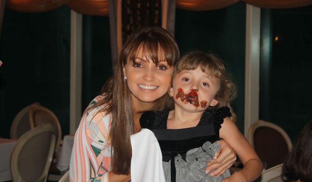 La fotografía que subió la adolescente junto a su mamá (Foto: Regina Castro / Instagram)