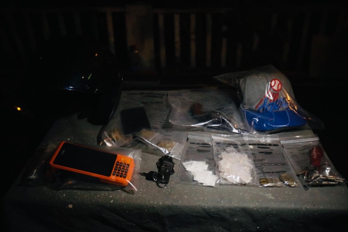 Durante los allanamientos, la Policía incautó armas, celulares, motocicletas y drogas vinculadas a la banda. (Foto: César.grados/@photo.gec)