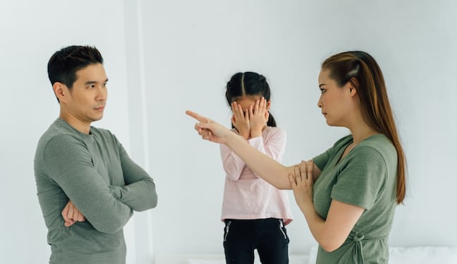 Evita involucrar a los niños en líos de pareja. Recuerda que el vínculo de papá e hijo es irrompible. Foto: Istock.