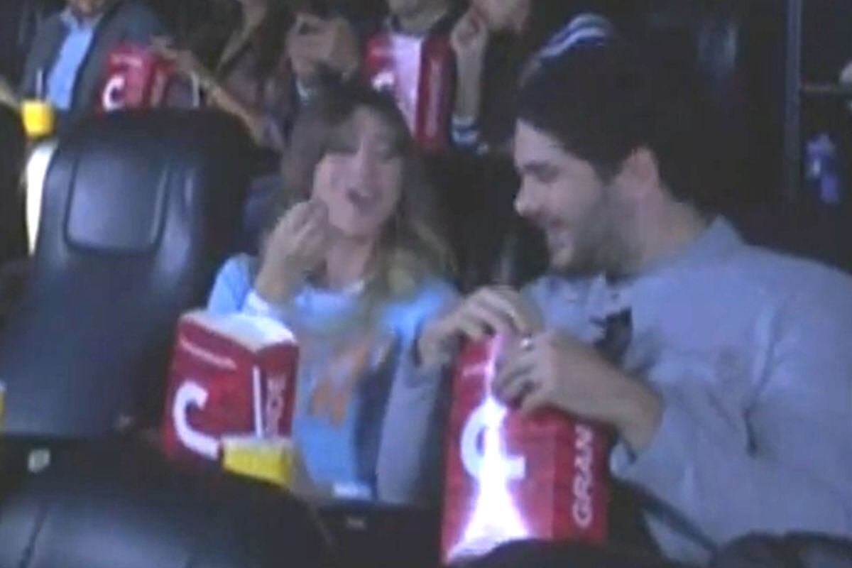 Remo y Alesia de "Al fondo hay sitio" en el cine (Foto: América TV)