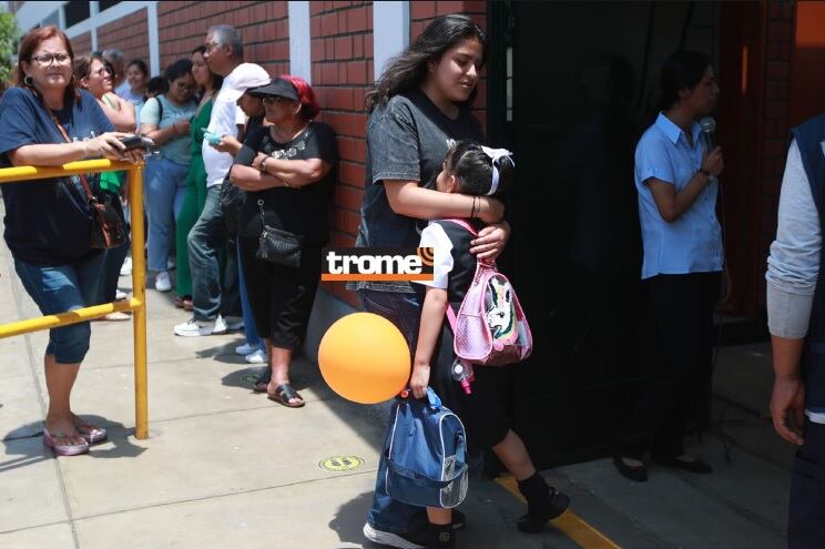 Empezó el retorno a las aulas y genera emociones no solo en los pequeños sino también en sus padres. (Isabel Medina / Foto: Jorge Cerdán / Trome).