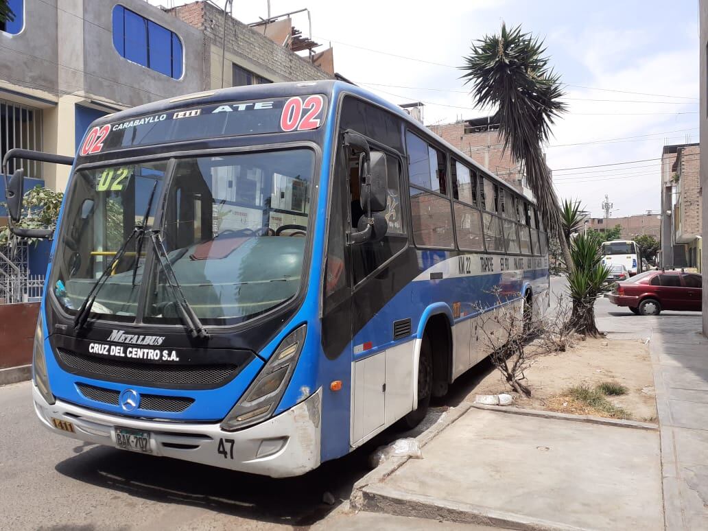 La policía de tránsito, Giusely Sahori Rivera Lazo, fue atropellada por un bus y sufrió graves lesiones en el brazo derecho. (foto: Mónica Rochabrum/Trome)