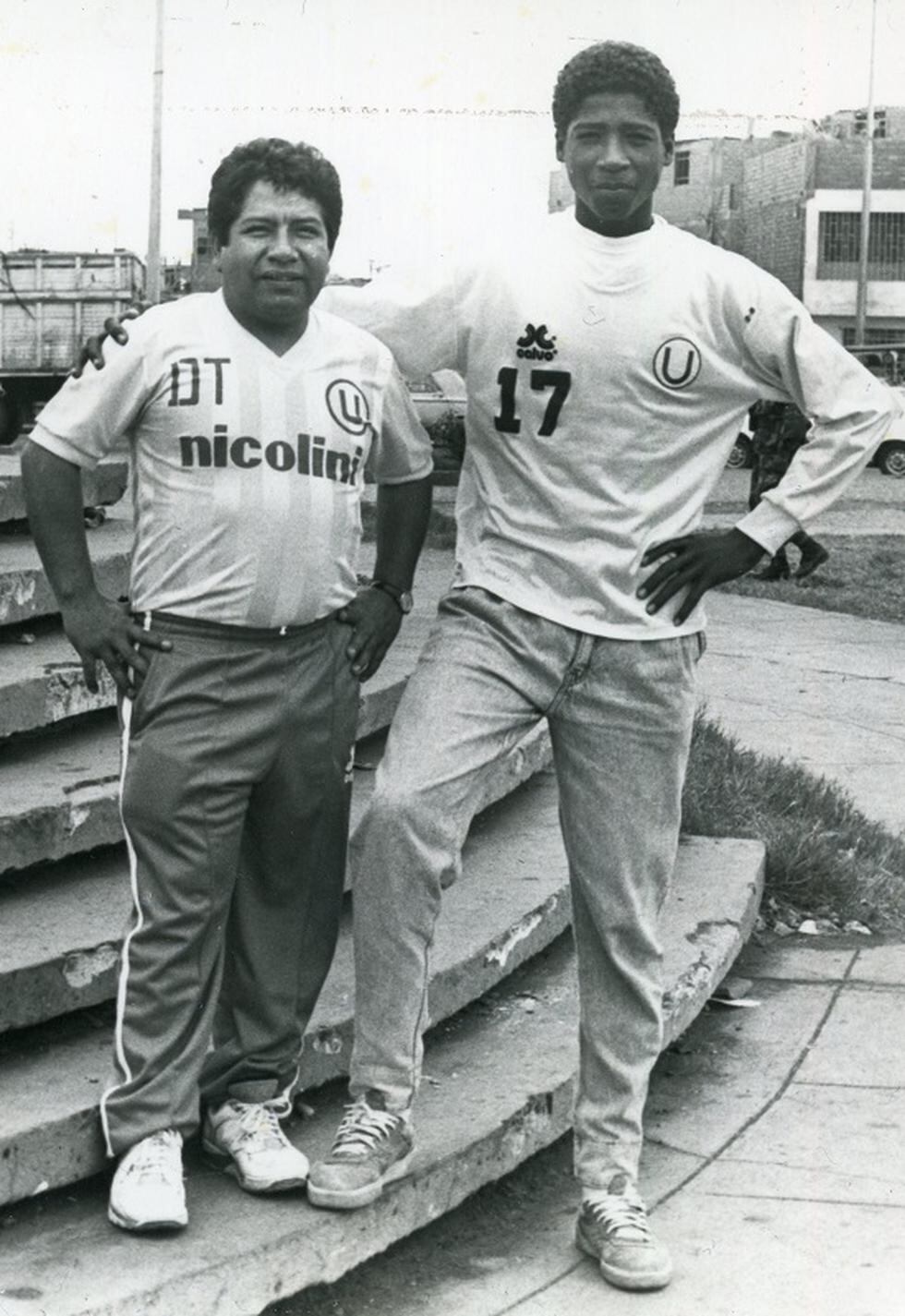 Año 1992: Luis Guadalupe y Luis Bolaños, cuando 'Cuto' jugaba por los juveniles de Universitario de Deportes. (Foto GEC Archivo Histórico)