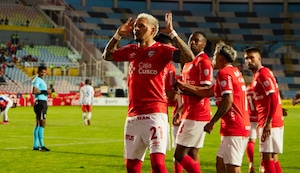 ¡El ‘Papá’ manda en la Sudamericana! Cienciano venció 2-0 a Puerto Cabello de Venezuela y sigue invicto en su torneo