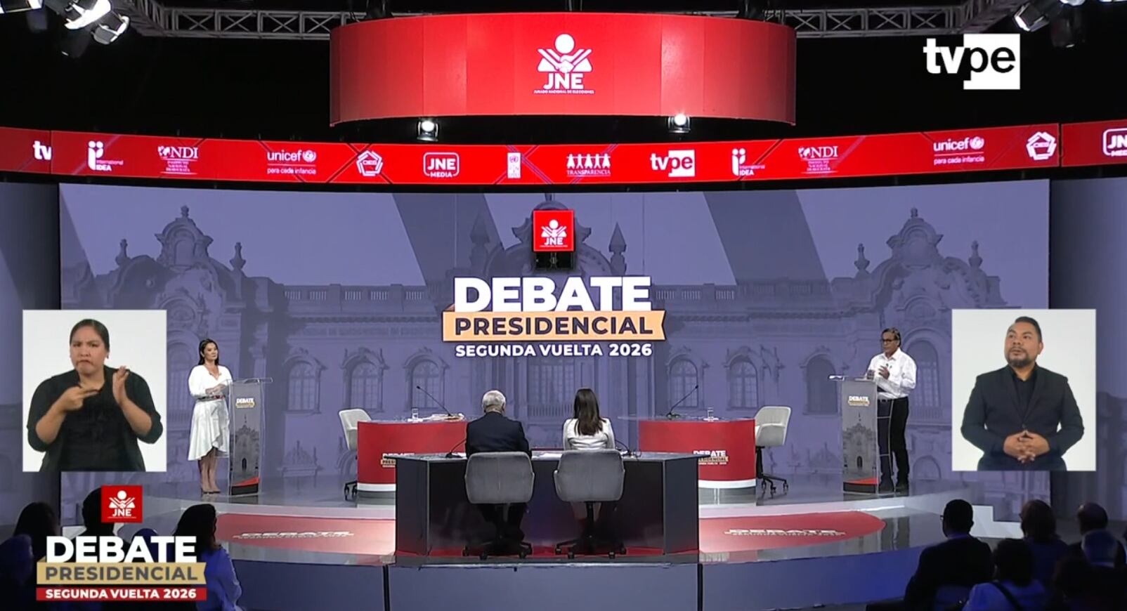 Keiko Fujimori y Roberto Sánchez dan sus últimos mensajes en el debate.