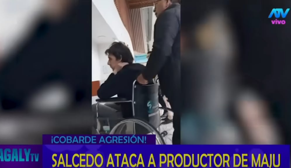 Christian Rodríguez fue trasladado en silla de ruedas a una clínica local | Foto: Magaly TV (Captura)